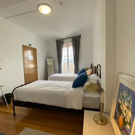 Fonte Branca - Largo Sra-a-branca Hostel *